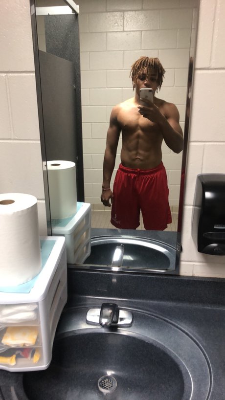 Naakte gelekte OnlyFans-foto van Aaron