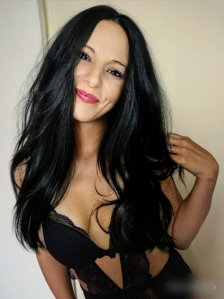Naakte gelekte OnlyFans-foto van Louisa