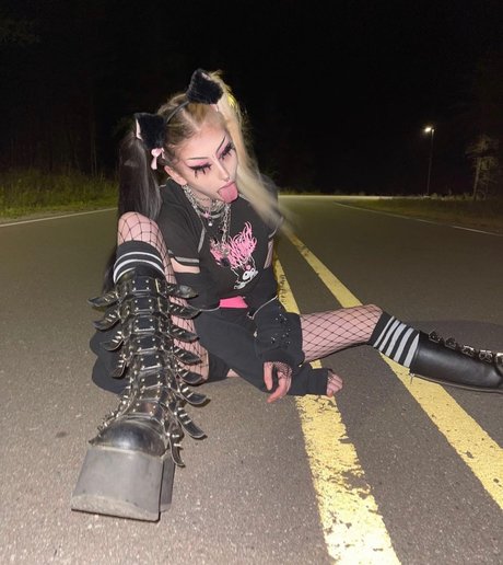 Naakte gelekte OnlyFans-foto van Cheri Amor