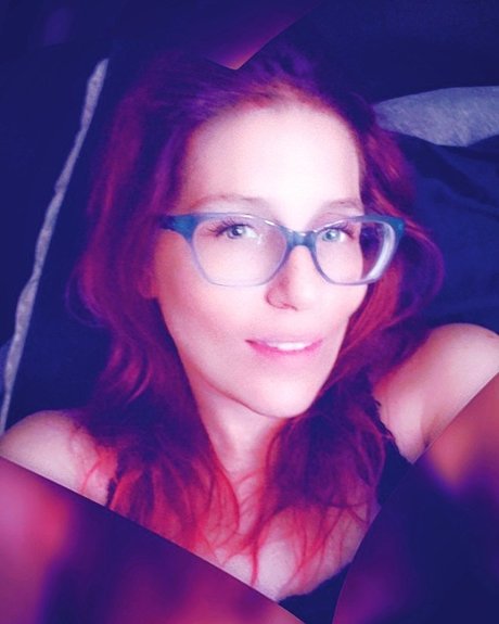 Naakte gelekte OnlyFans-foto van Mistress Bonbon