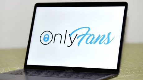 Naakte gelekte OnlyFans-foto van Jack Elms