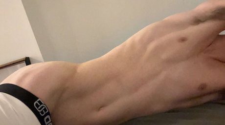 Naakte gelekte OnlyFans-foto van Joey Vip 