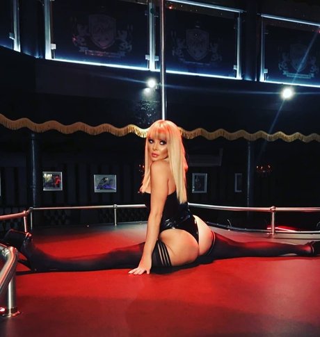Naakte gelekte OnlyFans-foto van Miss K 