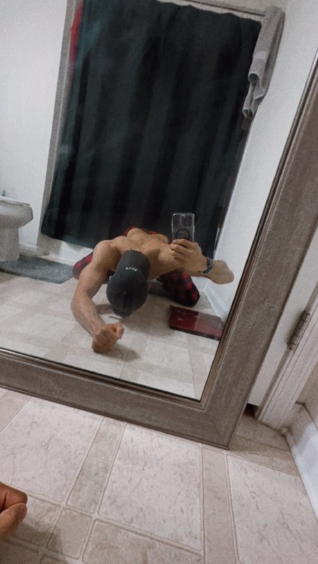 Naakte gelekte OnlyFans-foto van Nikphant0m 