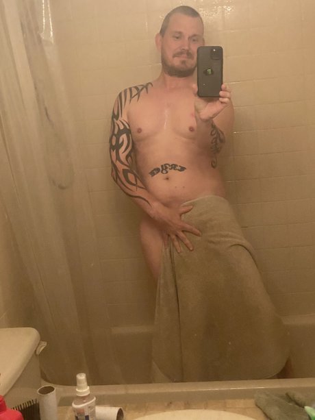 Naakte gelekte OnlyFans-foto van Tryce Smith