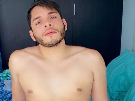 Naakte gelekte OnlyFans-foto van Tony