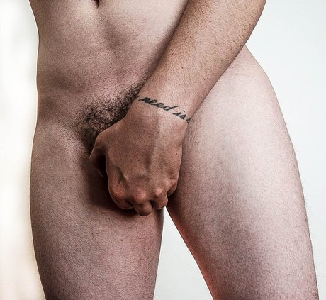 Naakte gelekte OnlyFans-foto van Gamul