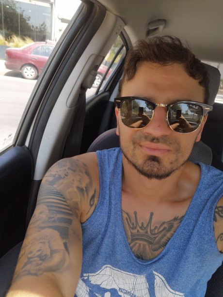 Naakte gelekte OnlyFans-foto van Erikos