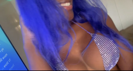 Naakte gelekte OnlyFans-foto van Jasmyn Xxx