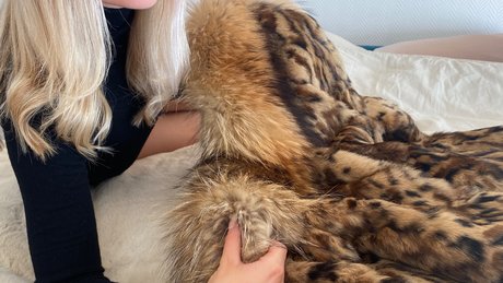Naakte gelekte OnlyFans-foto van Lady Joyce  Fur Queen 