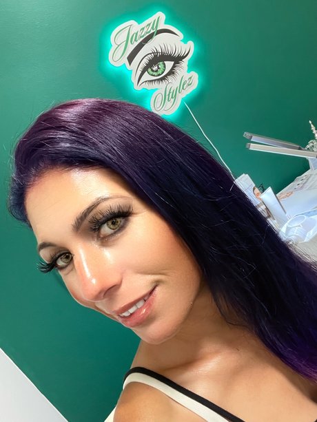 Naakte gelekte OnlyFans-foto van Silk Steel