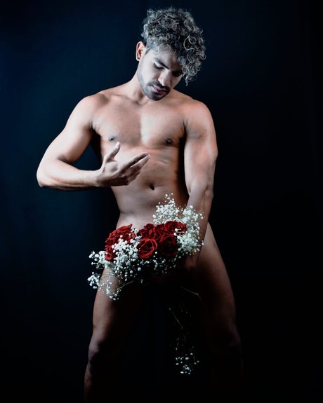 Naakte gelekte OnlyFans-foto van Trebol Jess