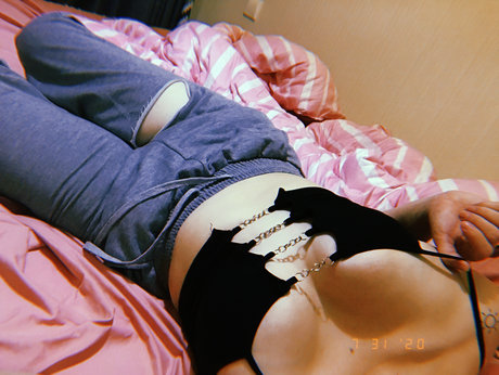Naakte gelekte OnlyFans-foto van Jenni 