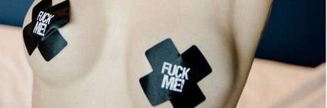 Naakte gelekte OnlyFans-foto van Kara Tan