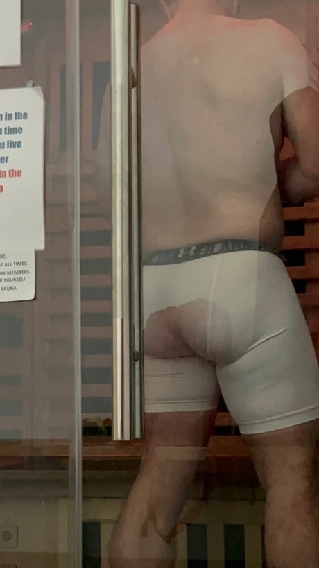 Naakte gelekte OnlyFans-foto van Azza
