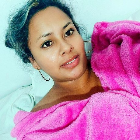 Naakte gelekte OnlyFans-foto van Marln Castilllo