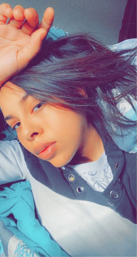 Naakte gelekte OnlyFans-foto van Tinaa Snow
