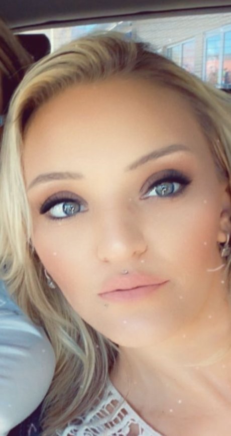 Naakte gelekte OnlyFans-foto van Kysweetheart