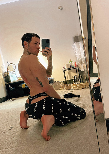 Naakte gelekte OnlyFans-foto van Joel