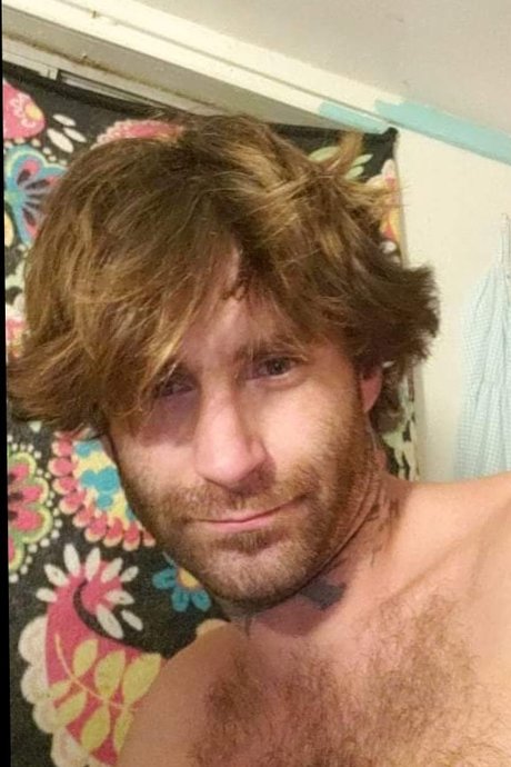 Naakte gelekte OnlyFans-foto van Beautys Beast