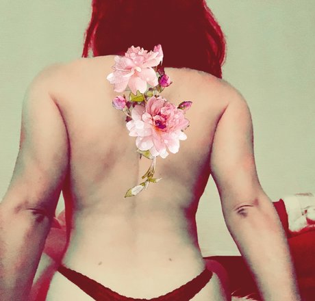 Naakte gelekte OnlyFans-foto van Luna