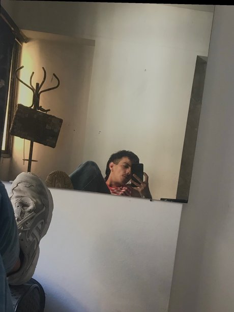 Naakte gelekte OnlyFans-foto van Faq