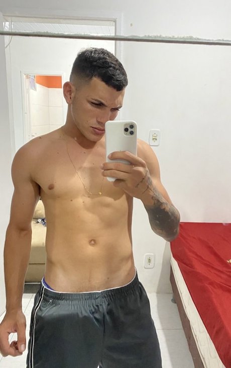 Naakte gelekte OnlyFans-foto van Tauan Ramos 