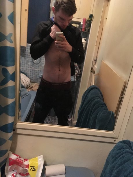 Naakte gelekte OnlyFans-foto van Jg2790