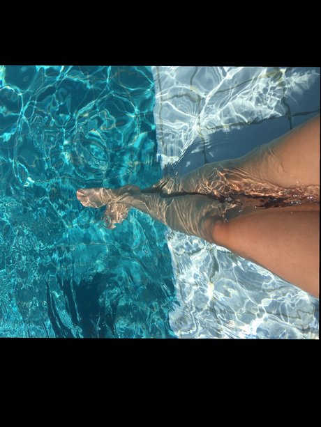 Naakte gelekte OnlyFans-foto van Longlegsvik