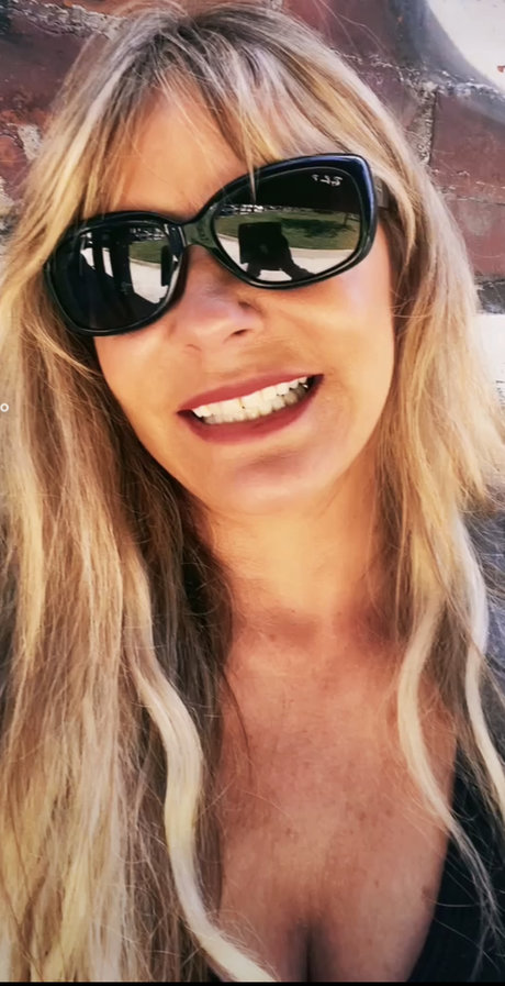Naakte gelekte OnlyFans-foto van Sparkles2oh