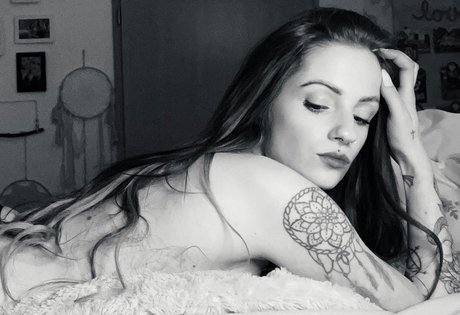 Naakte gelekte OnlyFans-foto van Sabriiinagr