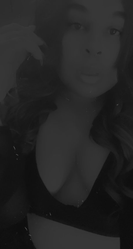 Naakte gelekte OnlyFans-foto van Throat Villain
