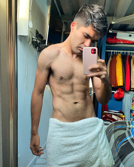 Naakte gelekte OnlyFans-foto van Tito97