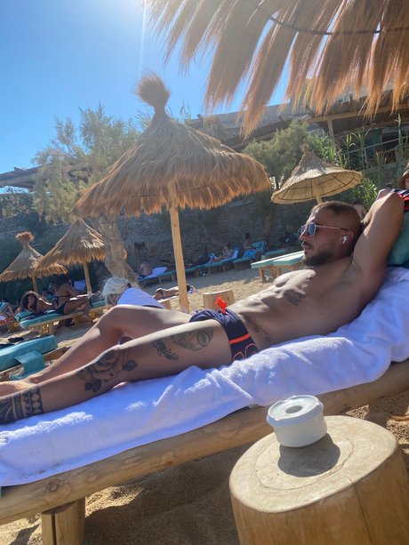 Naakte gelekte OnlyFans-foto van Thor