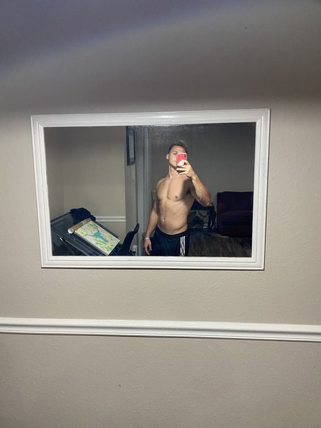 Naakte gelekte OnlyFans-foto van Brandon Knight