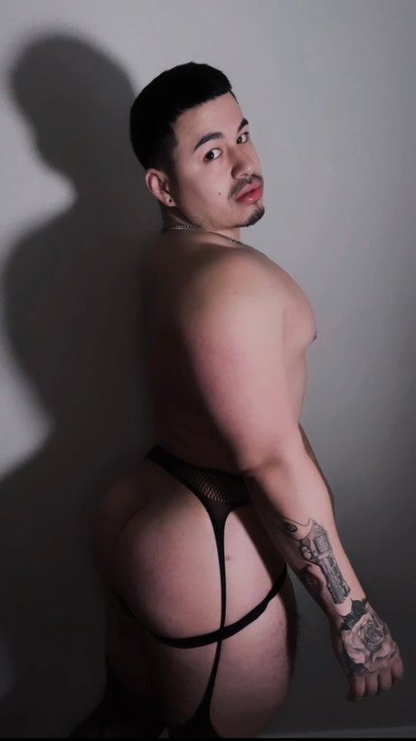 Naakte gelekte OnlyFans-foto van Tommiethick