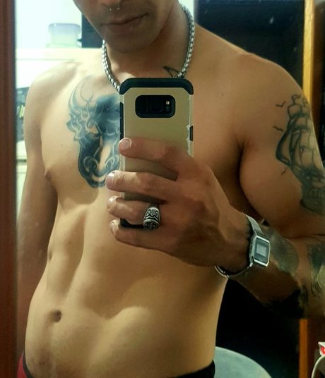 Naakte gelekte OnlyFans-foto van Raifel Molero