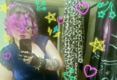 Naakte gelekte OnlyFans-foto van Toospookywitch