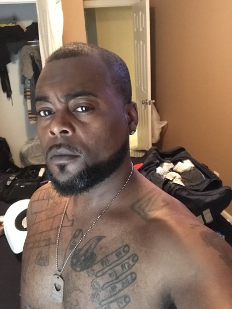 Naakte gelekte OnlyFans-foto van Bigplayray