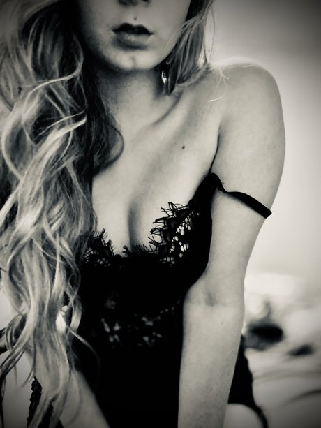 Naakte gelekte OnlyFans-foto van Peachy Queen