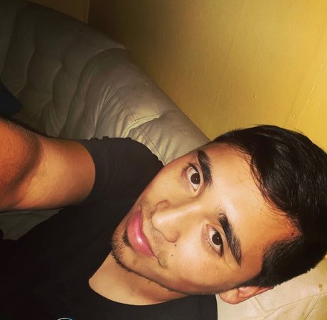 Naakte gelekte OnlyFans-foto van Erick Miranda