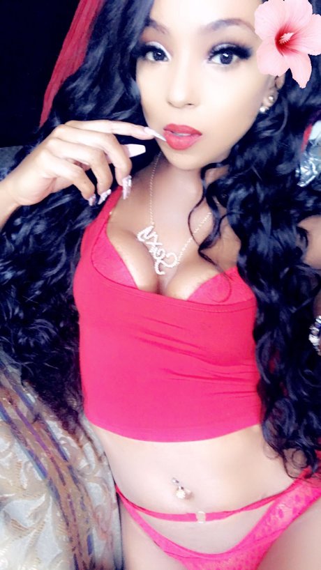 Naakte gelekte OnlyFans-foto van Barbie Girl