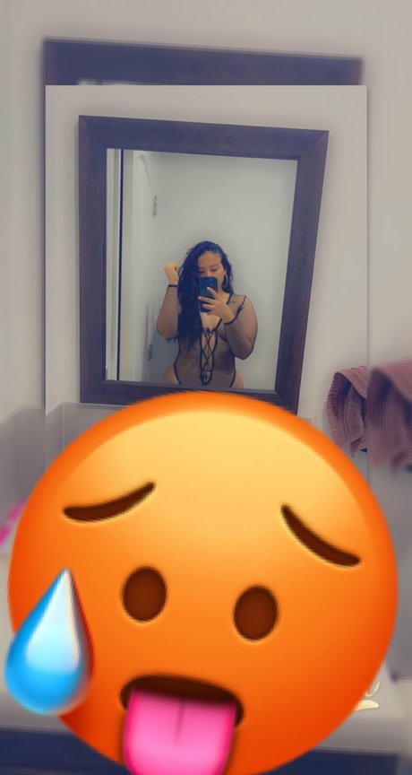 Naakte gelekte OnlyFans-foto van Spicy Latina 