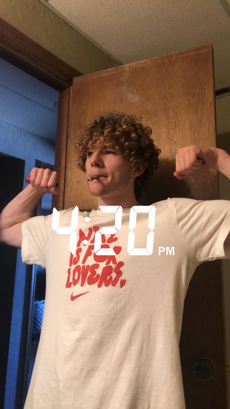 Naakte gelekte OnlyFans-foto van Newt