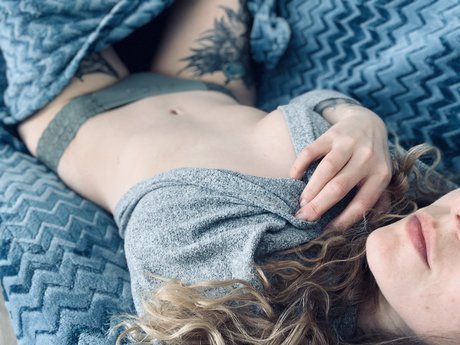 Naakte gelekte OnlyFans-foto van Feeygirl