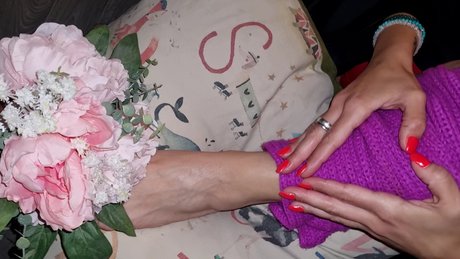 Naakte gelekte OnlyFans-foto van Miss Fetish