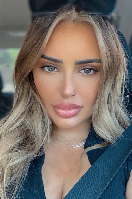 Naakte gelekte OnlyFans-foto van Meeky  Queen