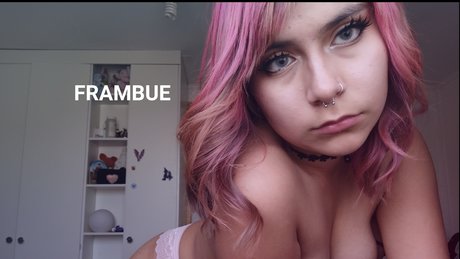 Naakte gelekte OnlyFans-foto van Frambue