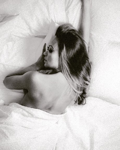Naakte gelekte OnlyFans-foto van Veronika Vieira