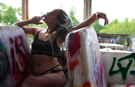 Naakte gelekte OnlyFans-foto van Navi Rose